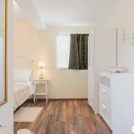 فيلة Di Nonno Giovanni بوزت