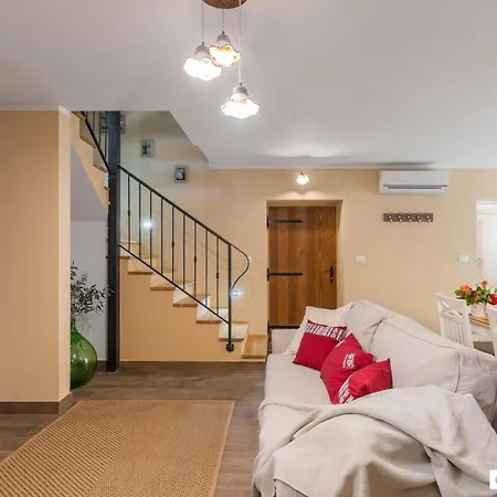 Di Nonno Giovanni فيلة بوزت