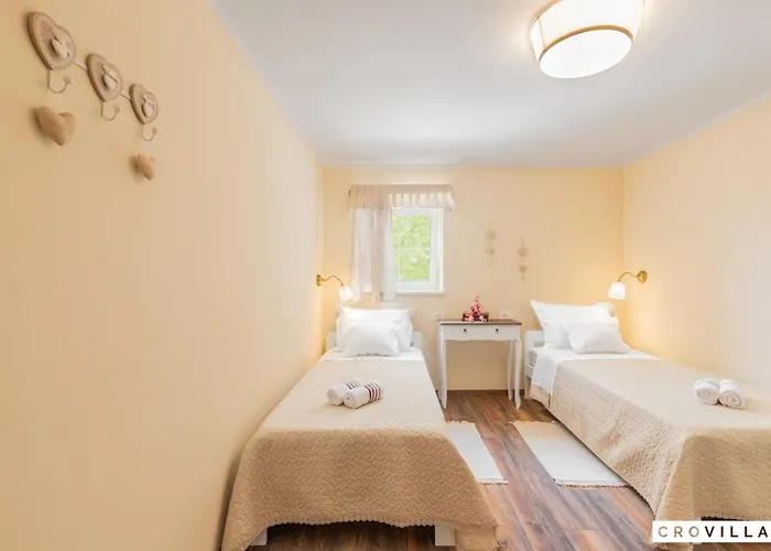 Di Nonno Giovanni Villa *