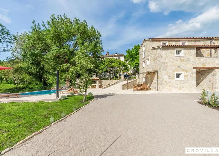 Di Nonno Giovanni Villa *